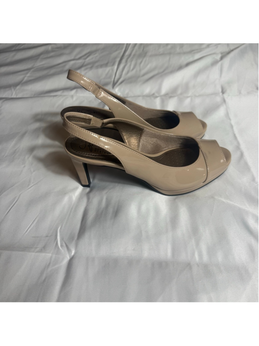 Women's Life Stride Heels Size 8 Beige Patent Slingback Pumps